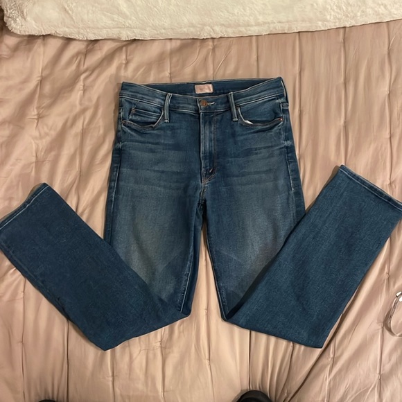 COPY - MOTHER The Dazzler Ankle Straight-Leg Jeans in Sweet and Sassy (27) - Picture 7 of 11